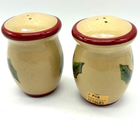 Vintage Ceramic Christmas Holly Salt and Pepper Shaker Set Yankee Candle Co - Picture 3 of 10